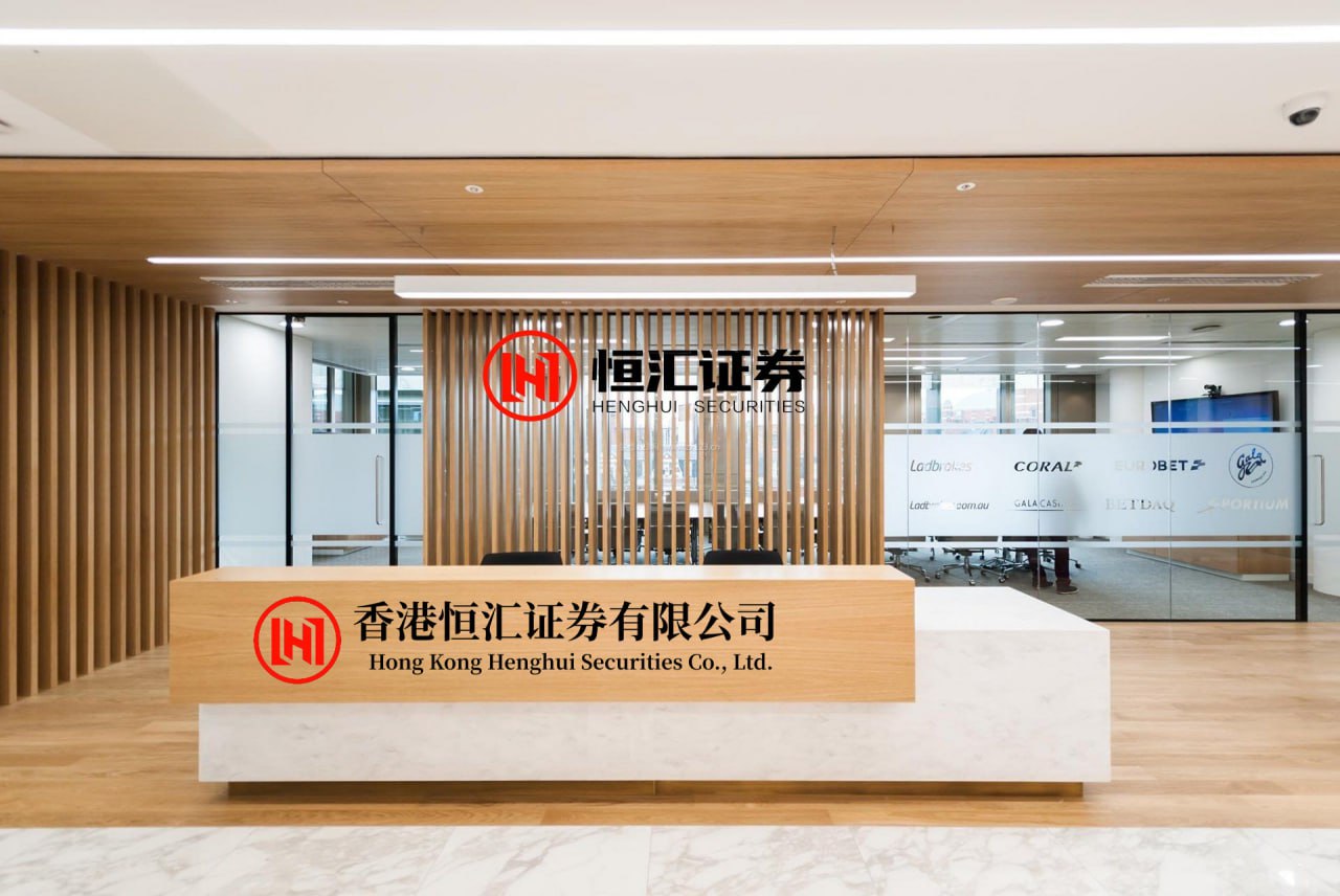 聚富人 逛全家被这只“洞洞鞋”创到！外形逼真，还有鞋底纹路！看着臭闻着香...